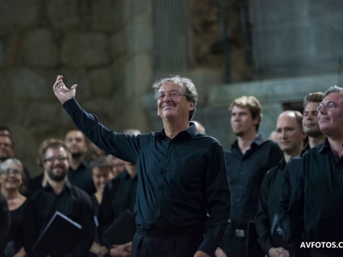 PETER PHILLIPS Y ALUMNOS DEL TALLIS SCHOLARS SUMMER COURSE