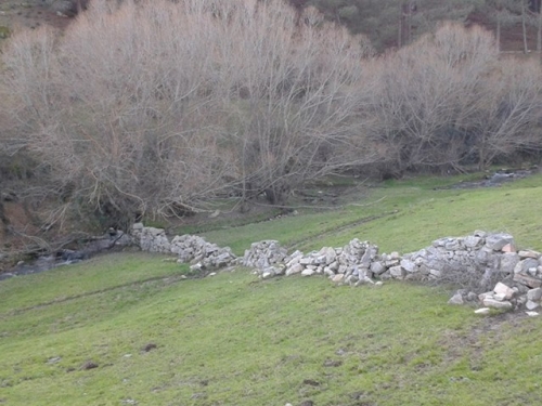 muro-de-piedra-entre-prados-por-jose-luis-arribas-2