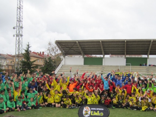 Deporte y convivencia se dan la mano en Las Navas del Marqués 