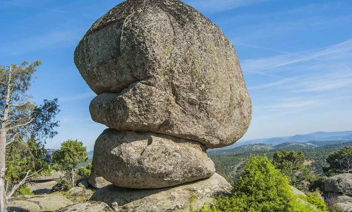 Piedra de los Trece Roeles