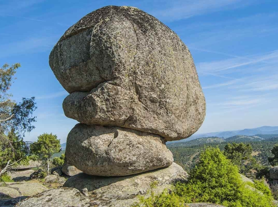 Piedra de los Trece Roeles