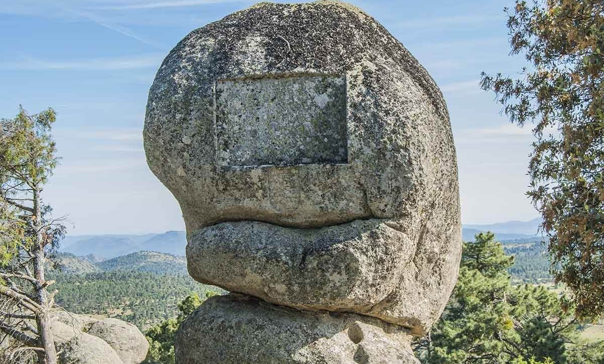Piedra de los Trece Roeles